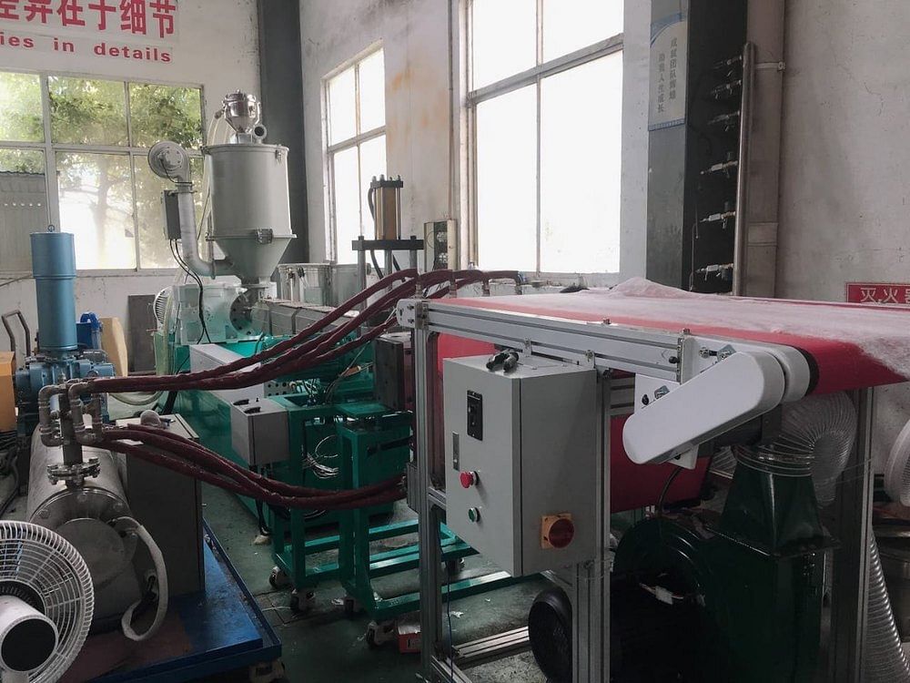 White Non-Woven PP Melt Blown Extruder For Granules, For Mask Manufacturing, Production Capacity: Upto 800 kg/Hr