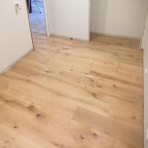 Wooden Laminated Flooring, Thickness: 12 Mm