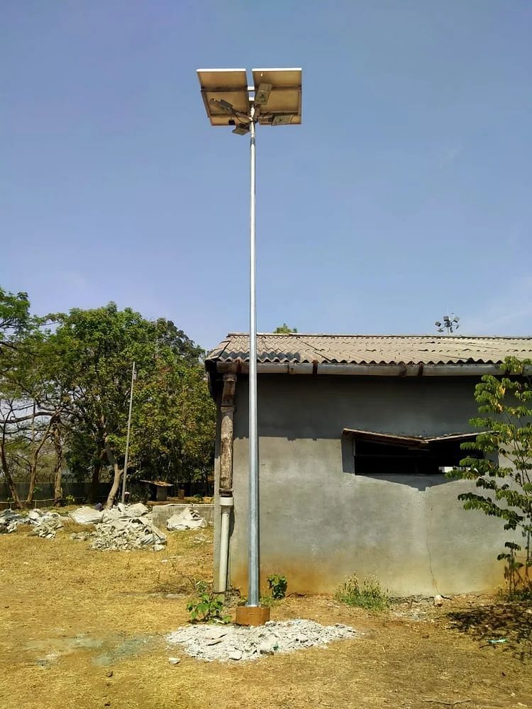 Xera Tech White 30W Outdoor Solar LED High Mast Lighting, Galvanized Iron