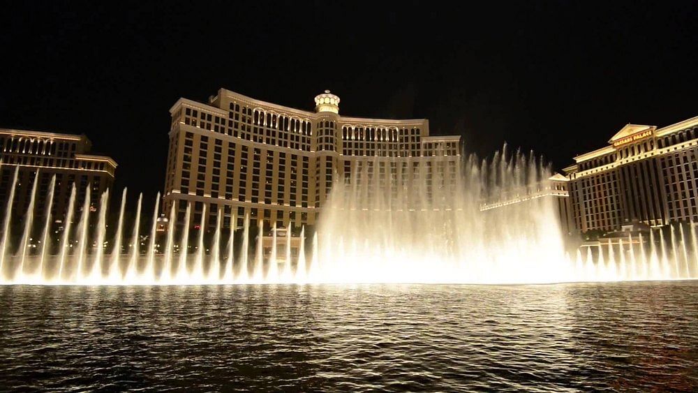 Yellow Fiber Glass Musical Fountain For Hotel