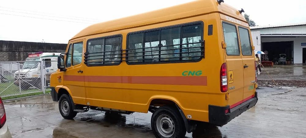 Yellow Force Traveller T1 School bus 4020 CNG